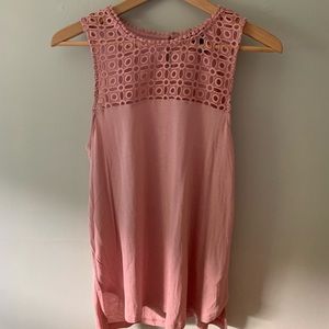 pink tank top